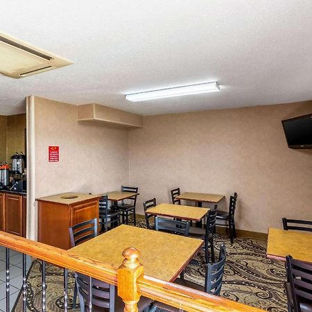 Econo Lodge Inn & Suites Evansville Stevenson Exterior foto
