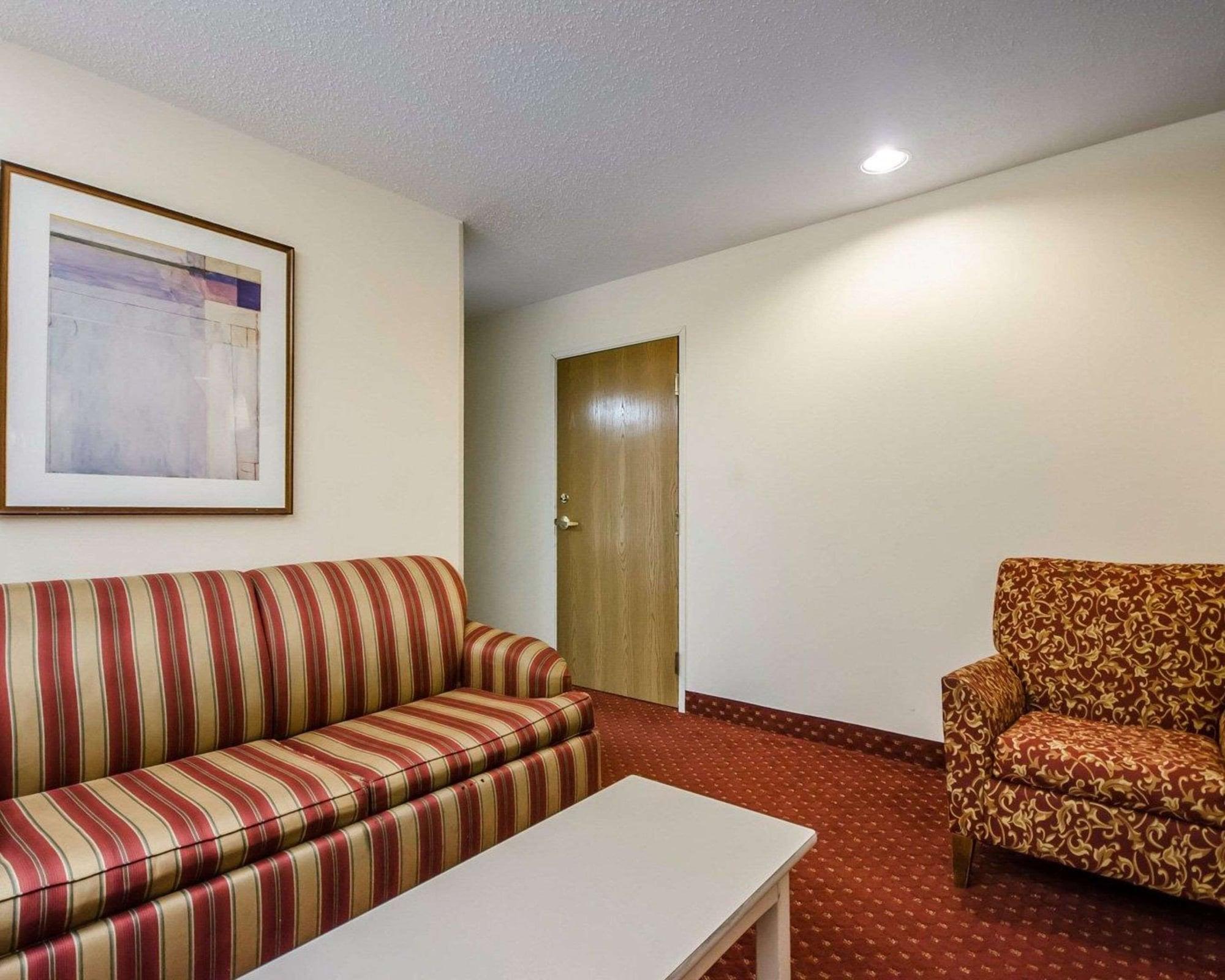 Econo Lodge Inn & Suites Evansville Stevenson Exterior foto