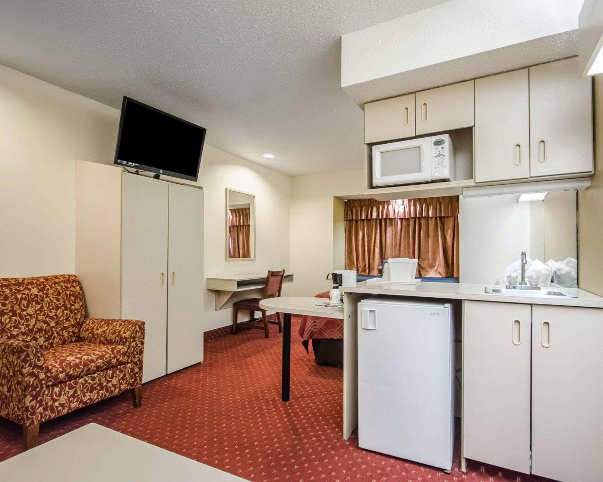 Econo Lodge Inn & Suites Evansville Stevenson Exterior foto