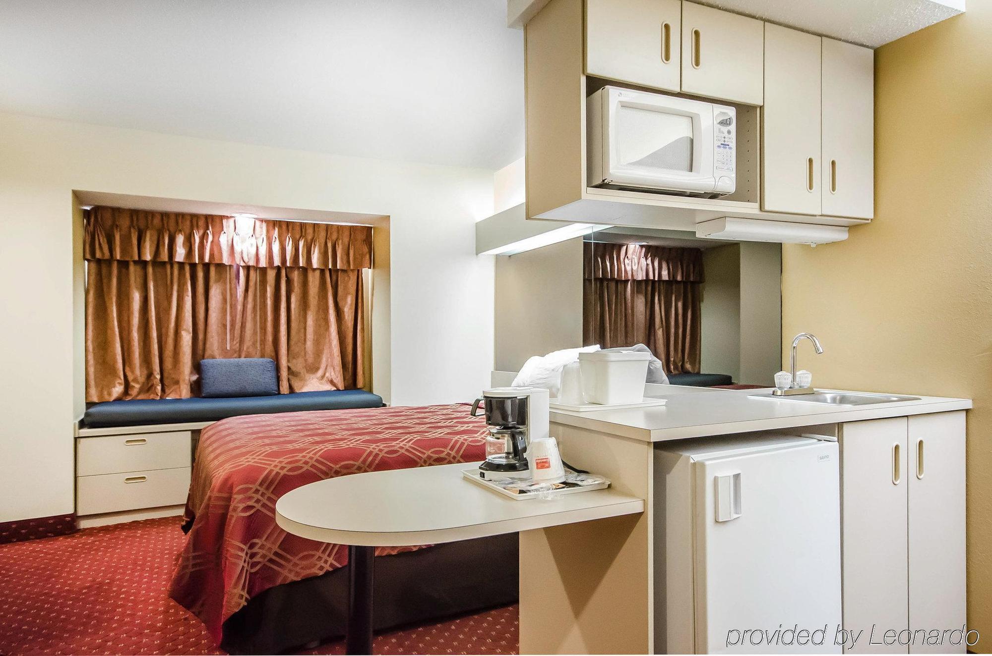 Econo Lodge Inn & Suites Evansville Stevenson Exterior foto